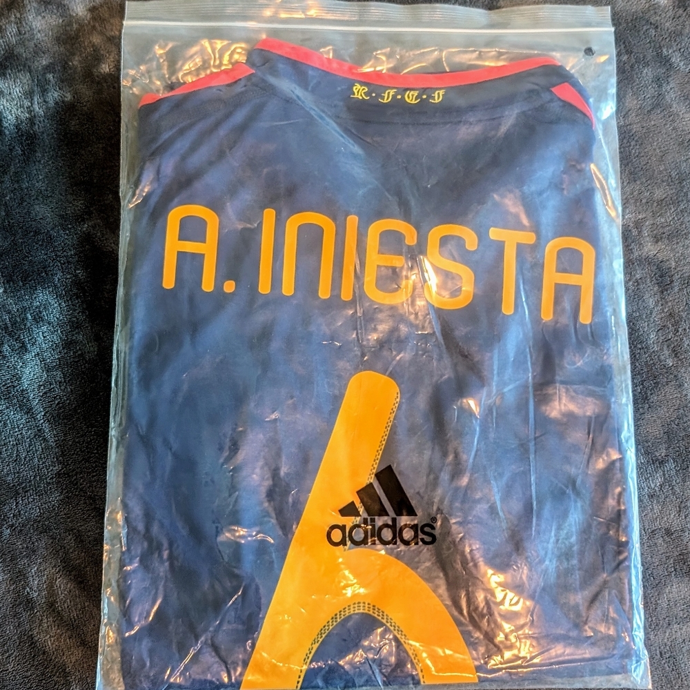 Spain Iniesta Retro Jersey 2010 World Cup Final #6 - Picture 4 of 4